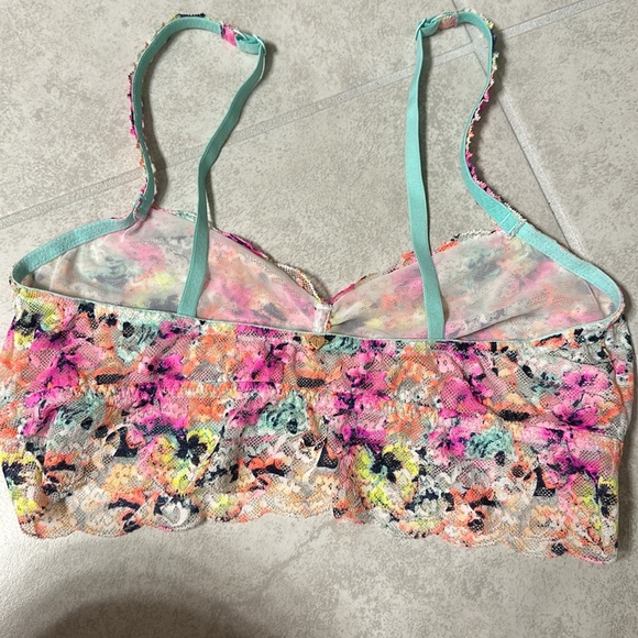 PINK Victoria’s Secret Lace Bralette - Picture 2 of 5